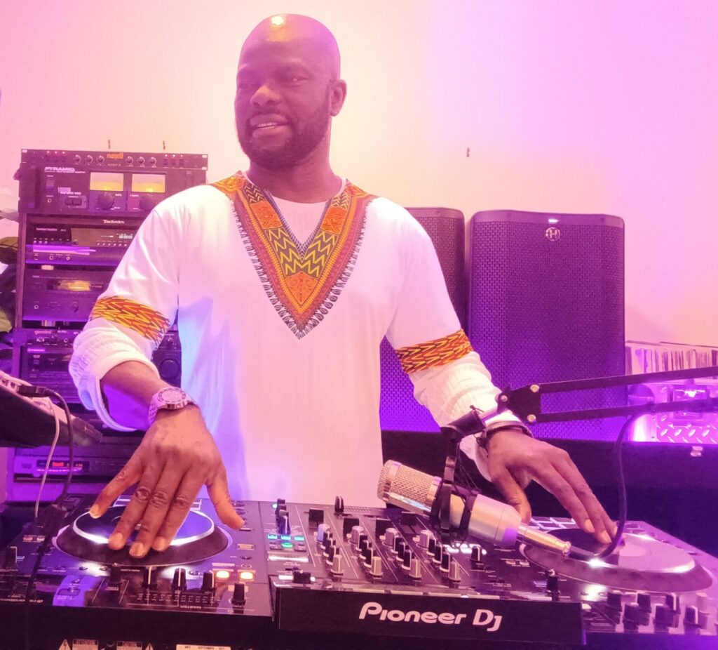 Dj SM in action - Top-African DJ in NYC & NY-NJ-CT area